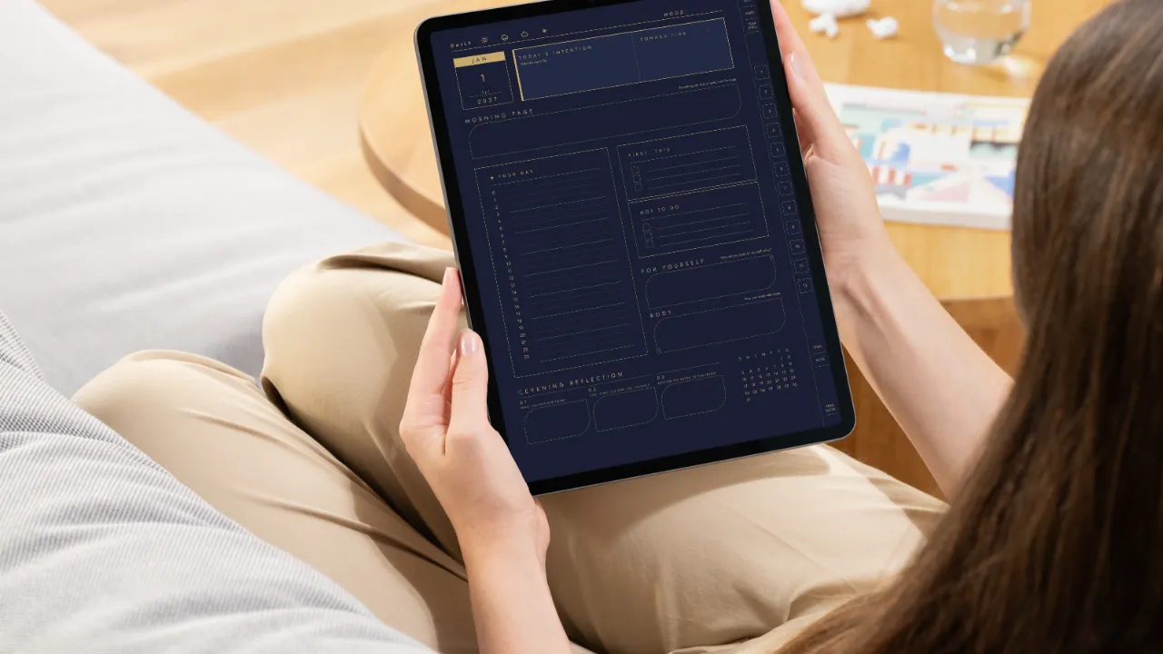 A quiet moment on the sofa with the YOHAKU edit planner — a few minutes kept for yourself